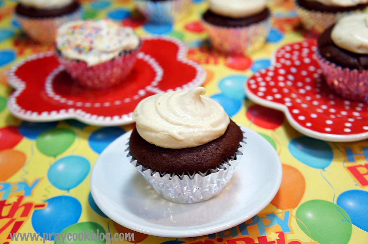 irish-cre-cupcake-closeup.jpg