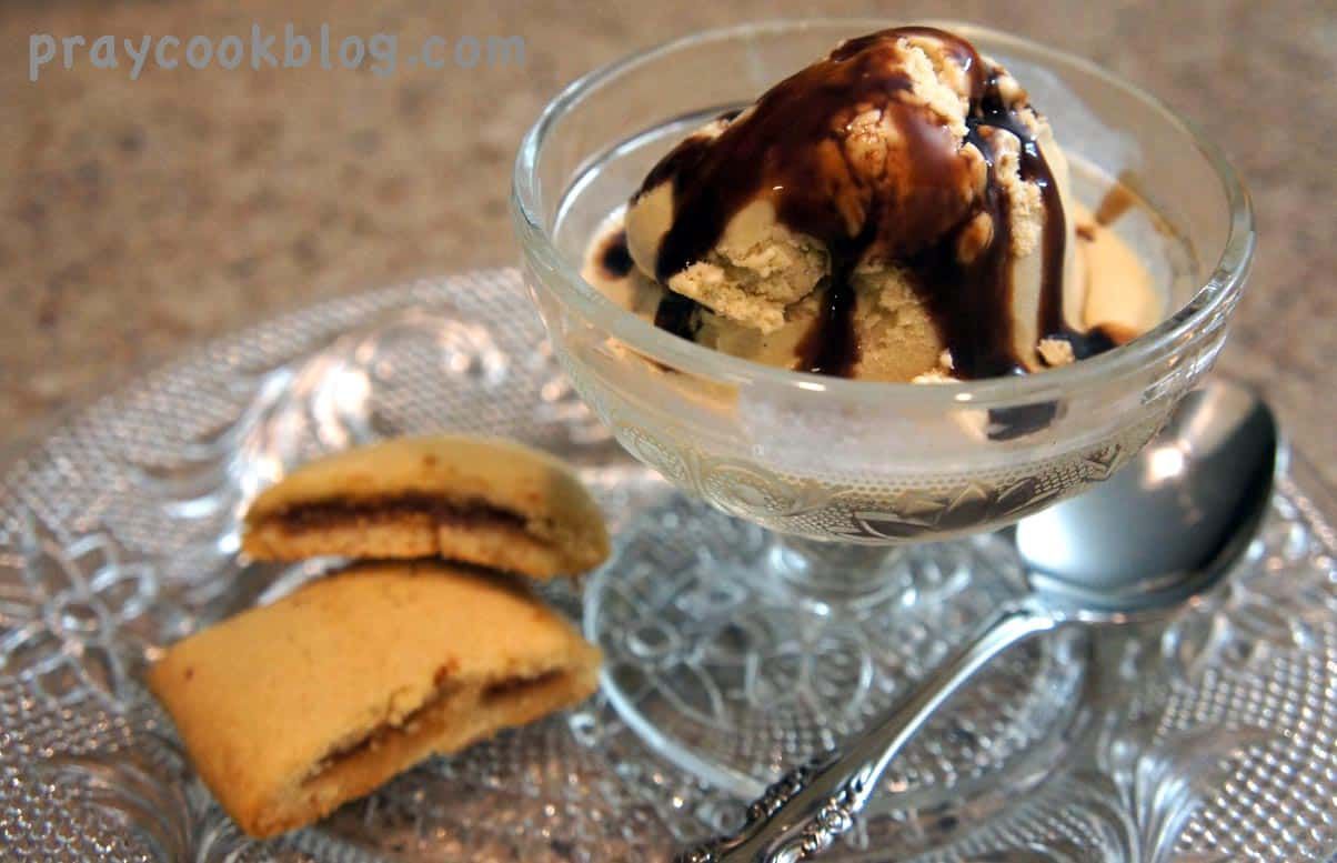 DIY Vanilla Ice Cream For Summer Fun