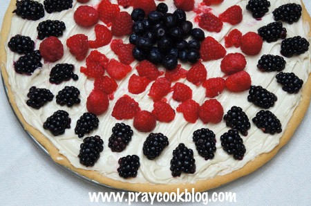 fruit pizza half red blue