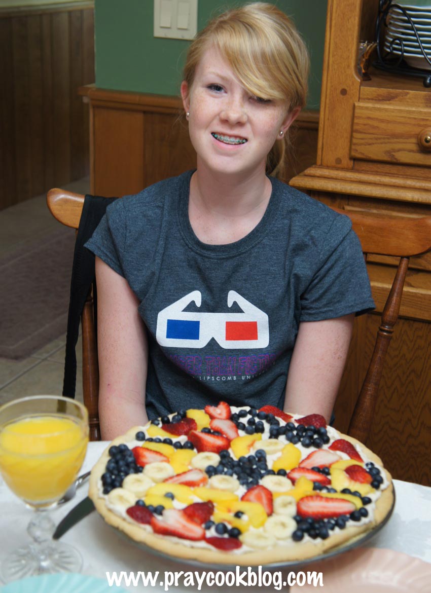 strawberry banana blueberry peach pizza