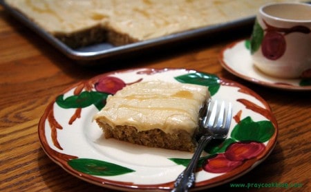 Caramel apple cake single