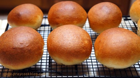 hamburger buns baked