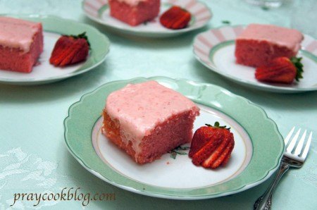 strawberry cake finished
