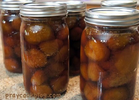 jars preserved figs