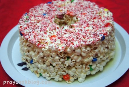 popcorn christmas cake