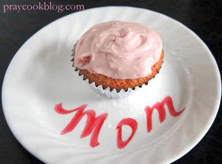 strawberry cupcake mom