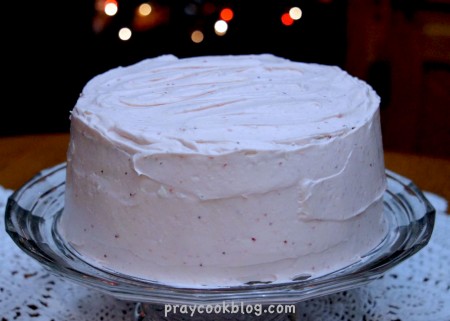 Christmas-Strawberry-cheesecake-cake-