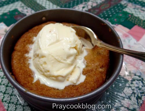 Milk and cookie pizookie