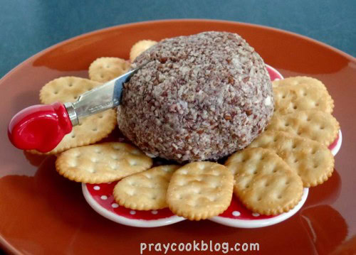 Holiday Cheeseball With Crackers