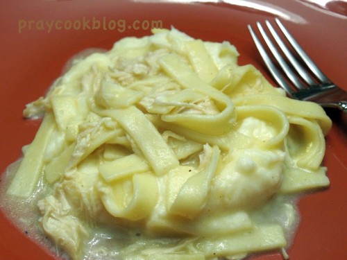 Upclose chicken & noodles mashed potatoesq